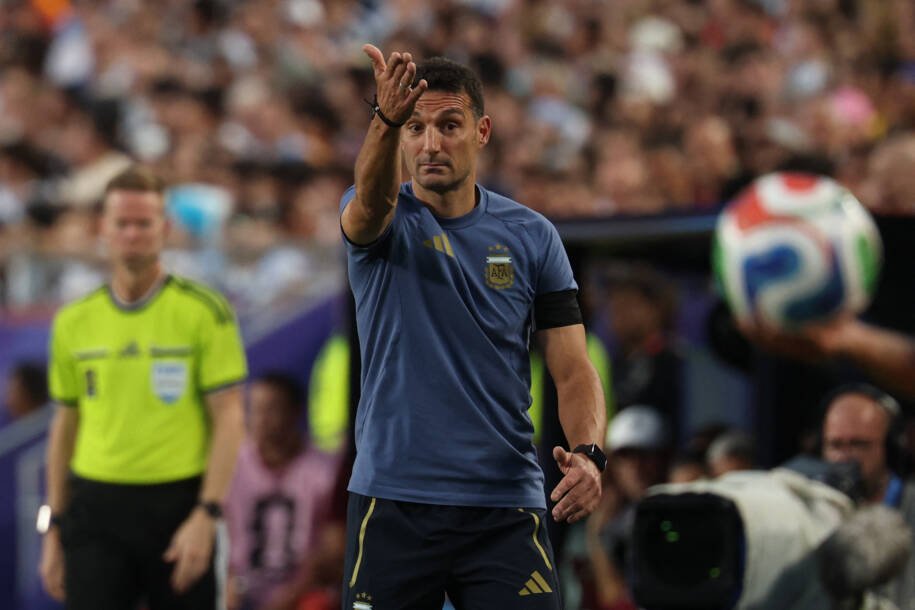 Argentina vence Suíça e Scaloni alerta: 'Precisamos melhorar' antes da Inglaterra