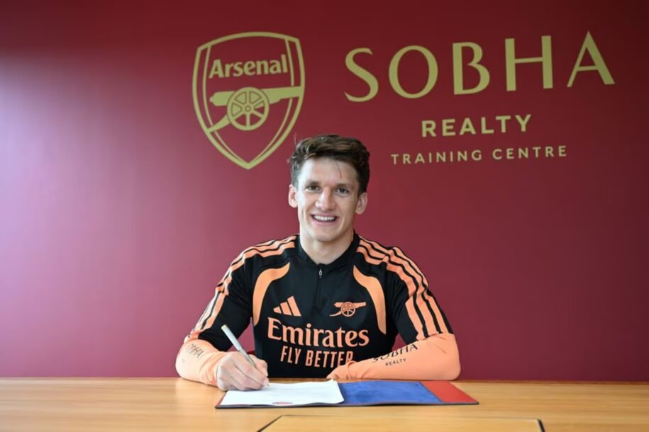 Arsenal contrata Christos Tzolis por €40 milhões e gera polêmica no mercado