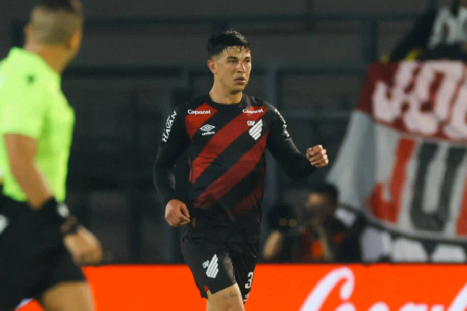 Athletico Paranaense vira o jogo e derruba São Paulo em Bragança Paulista