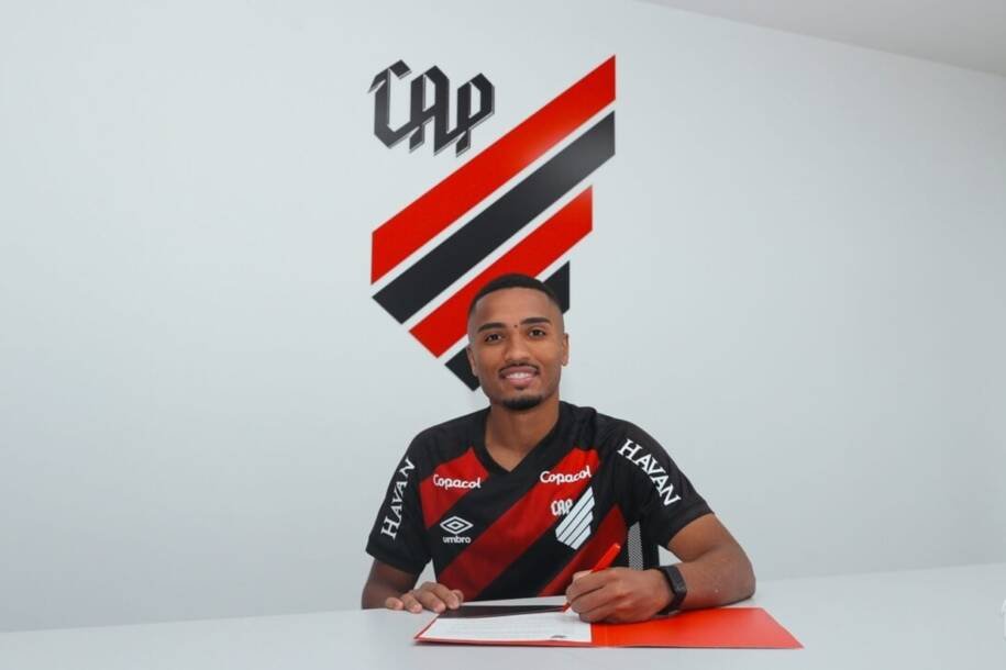 Athletico renova contrato de Leozinho até 2028 após destaque no futsal