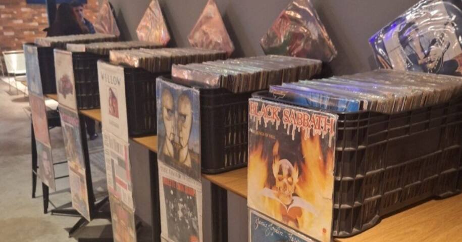 Atlântico Shopping promove Feira de Vinil com LPs nacionais e importados em Balneário Camboriú