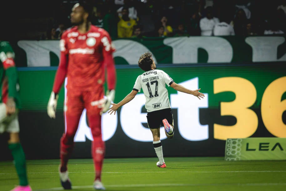 Atlético Mineiro quebra a invencibilidade do Palmeiras em casa com vitória dramática