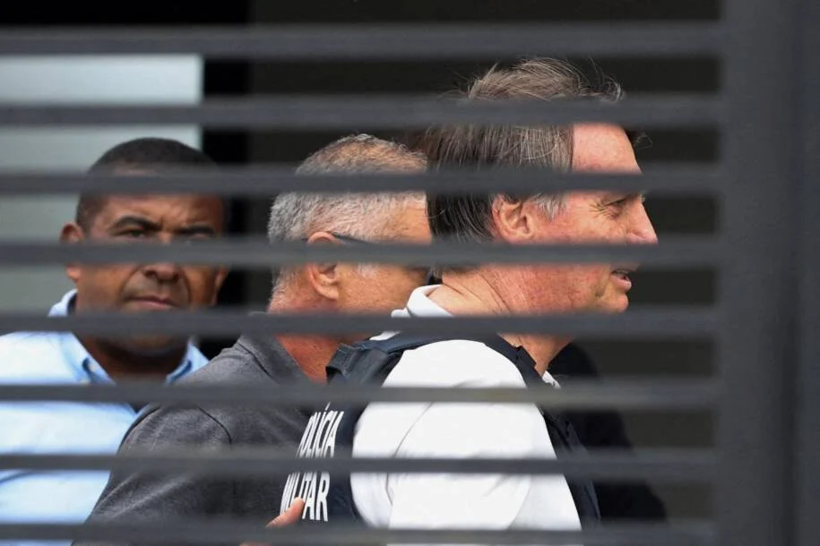 Bolsonaro solicita ao STF autorização para receber Javier Milei em Brasília