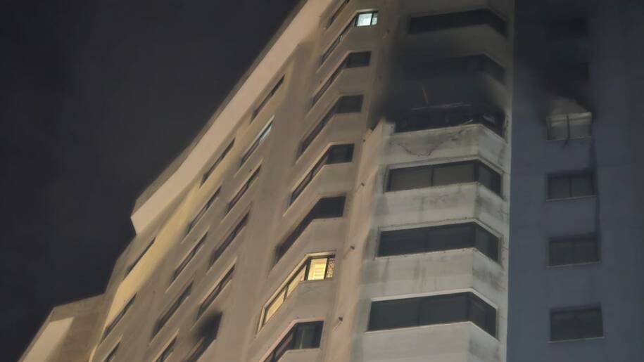 Bombeiros controlam incêndio em apartamento na Avenida Atlântica e resgatam gato
