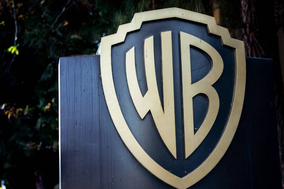 Cade aprova fusão de Paramount e Warner, mas tensão permanece no mercado