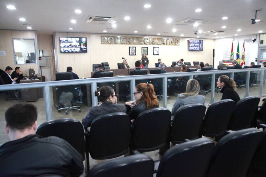 Câmara de Vereadores de Blumenau aprova controle de acesso em escolas e CEIs