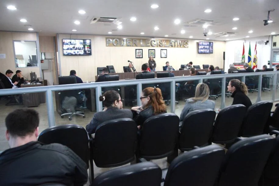 Câmara de Vereadores de Blumenau aprova controle de acesso em escolas e CEIs