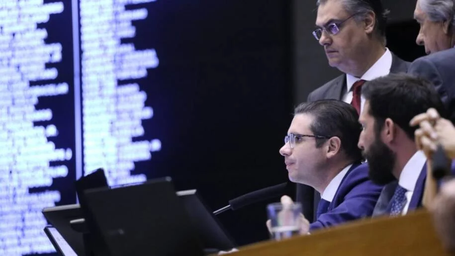 Câmara dos Deputados aprova pacote de R$ 1,1 bilhão de Lula para emergências