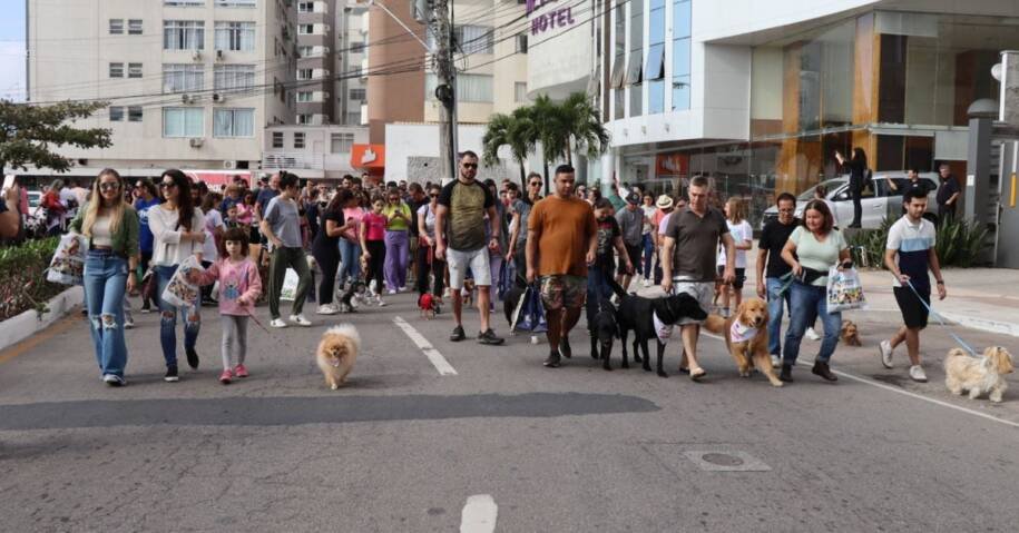Cãominhada de Balneário Camboriú mobiliza comunidade em defesa dos animais
