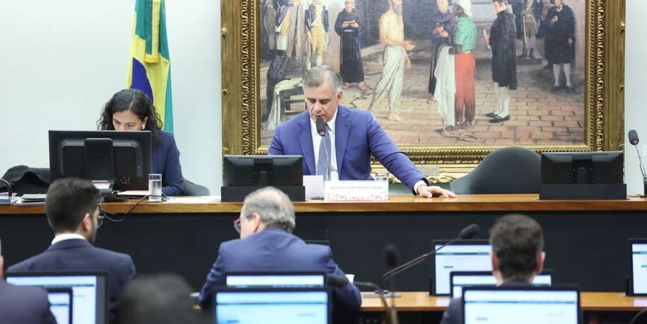 CCJ da Câmara aprova PEC que elimina aposentadoria compulsória de juízes