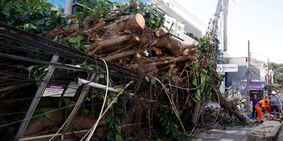 Cemaden-RJ emite alerta após mortes e ventos de 100 km/h no Rio de Janeiro