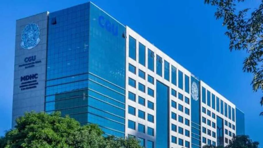 CGU suspende oito servidores por fraudes em certificados de vacinação contra Covid-19