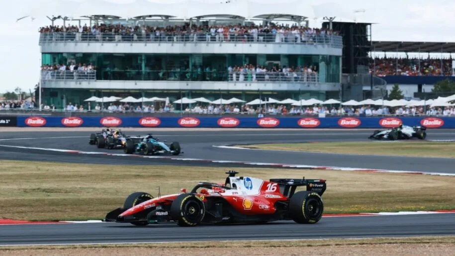 Charles Leclerc conquista vitória após 1 ano e 8 meses em GP da Grã-Bretanha