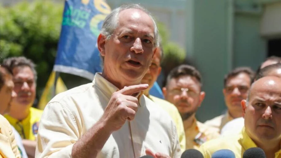 Ciro Gomes pode apoiar Caiado ou Renan e exclui Flávio Bolsonaro da disputa