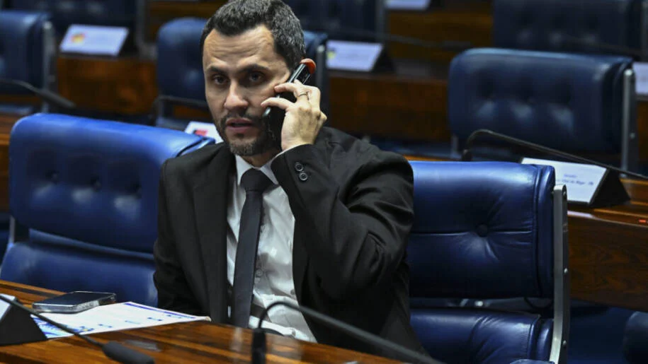 Cleitinho Azevedo adia decisão e PL já busca plano B para governo de Minas