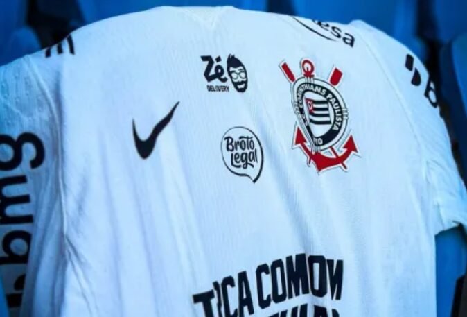 Corinthians aceita patrocínio de site adulto e ignora alerta da Justiça de Alagoas