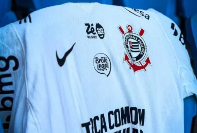 Corinthians aceita patrocínio de site adulto e ignora alerta da Justiça de Alagoas