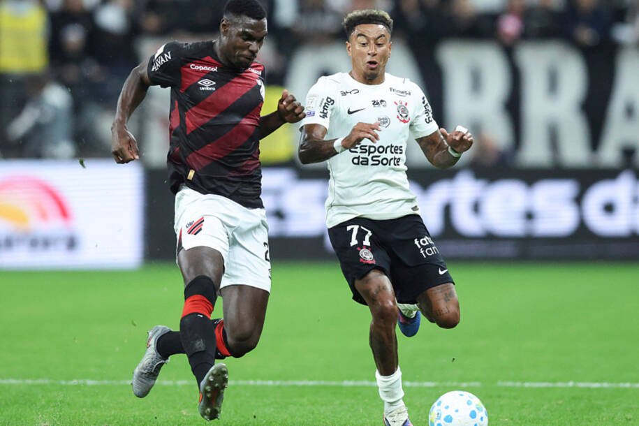 Corinthians e Athletico Paranaense empatam em jogo tenso na NeoQuímica Arena