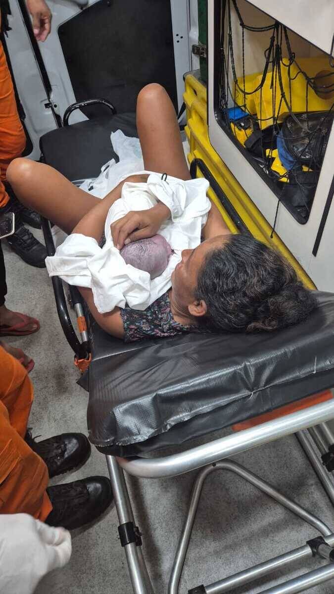 Corpo de Bombeiros realiza parto de bebê Brian dentro de viatura em Ladário
