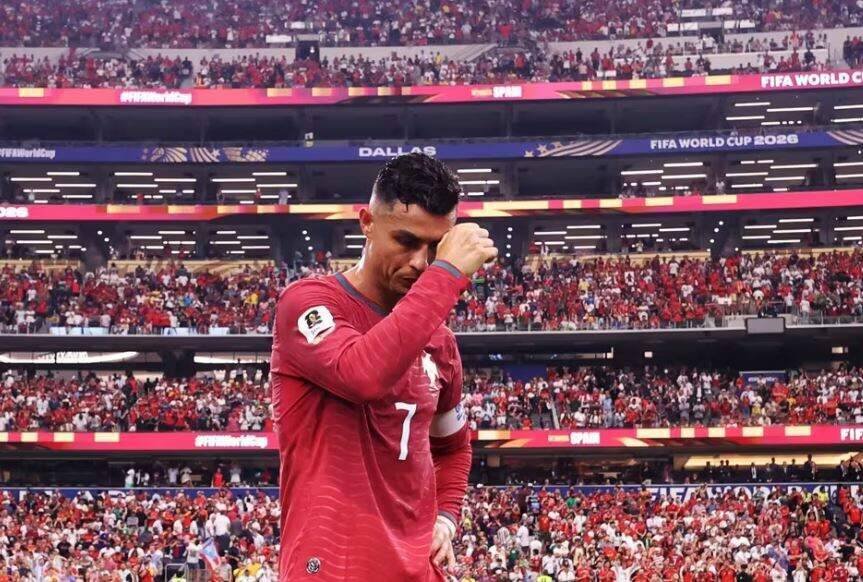 Cristiano Ronaldo chora ao se despedir da Copa do Mundo após derrota para a Espanha