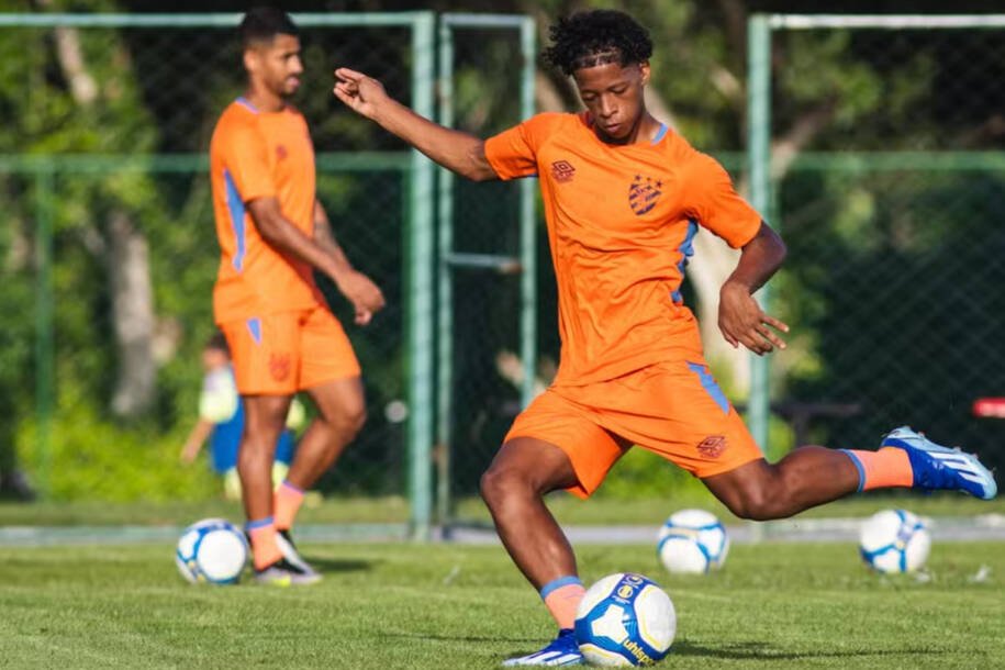 Cruzeiro garante 60% de Zé Lucas e supera Flamengo em negociação tensa