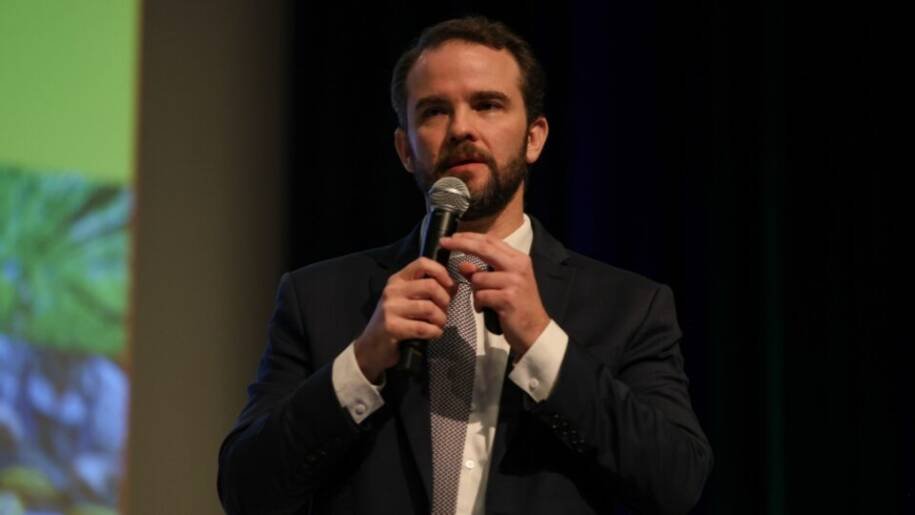 Dario Durigan chama Javier Milei de 'palhaço' e defende Brasil em crise