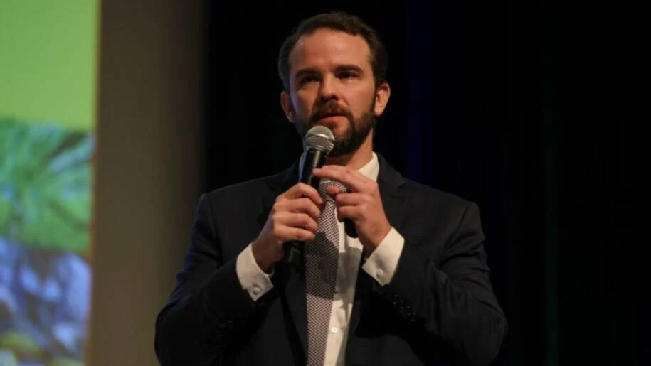 Dario Durigan chama Javier Milei de ‘palhaço’ e defende Brasil em crise