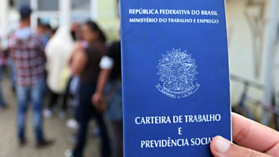 Datafolha revela que 40% dos brasileiros culpam pobreza à preguiça; crise cresce