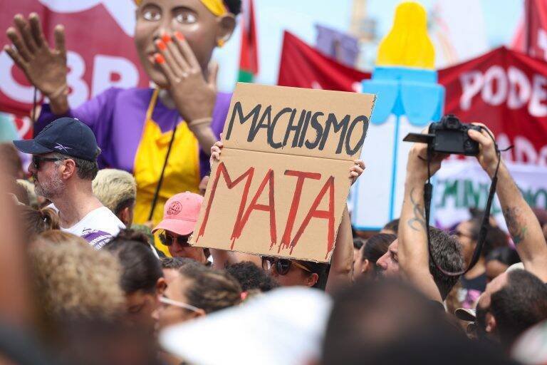Decreto nº 12.976/2026 obriga plataformas a retirar conteúdo íntimo em 2 horas