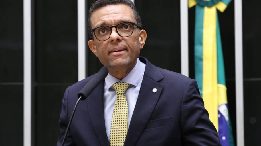 Deputado Otoni de Paula defende 'Direita com Lula' e gera polêmica com evangélicos