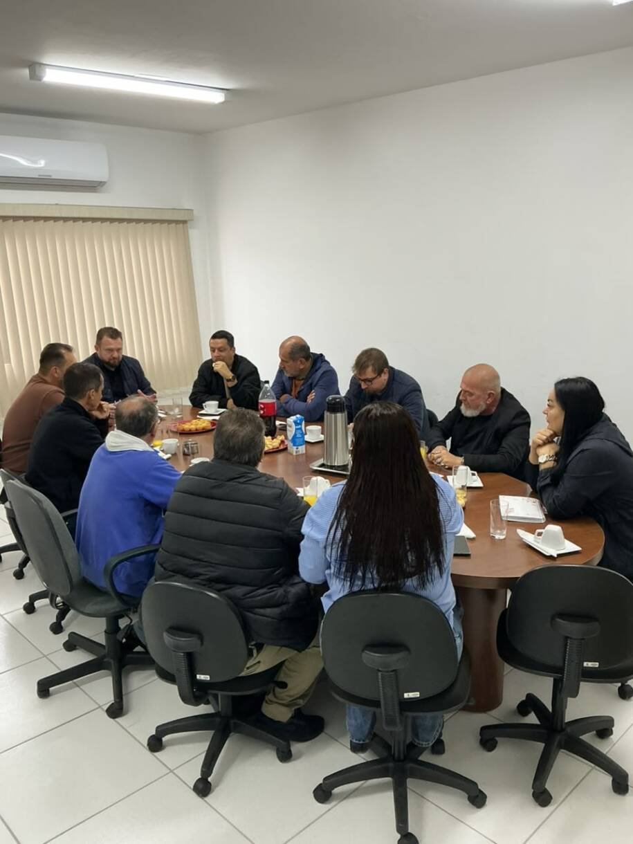 Diego Matiello promove café da manhã com vereadores e fortalece diálogo em Penha