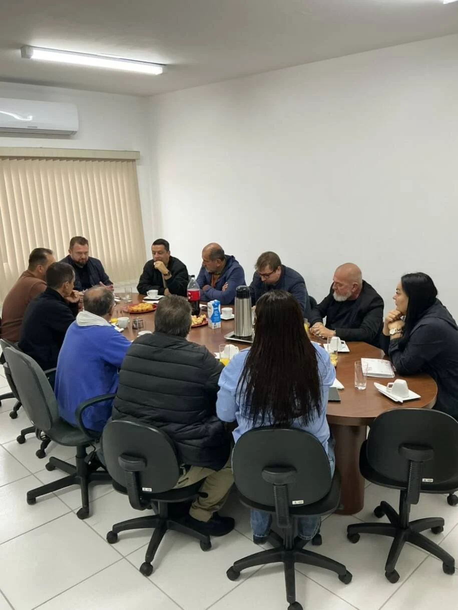 Diego Matiello promove café da manhã com vereadores e fortalece diálogo em Penha