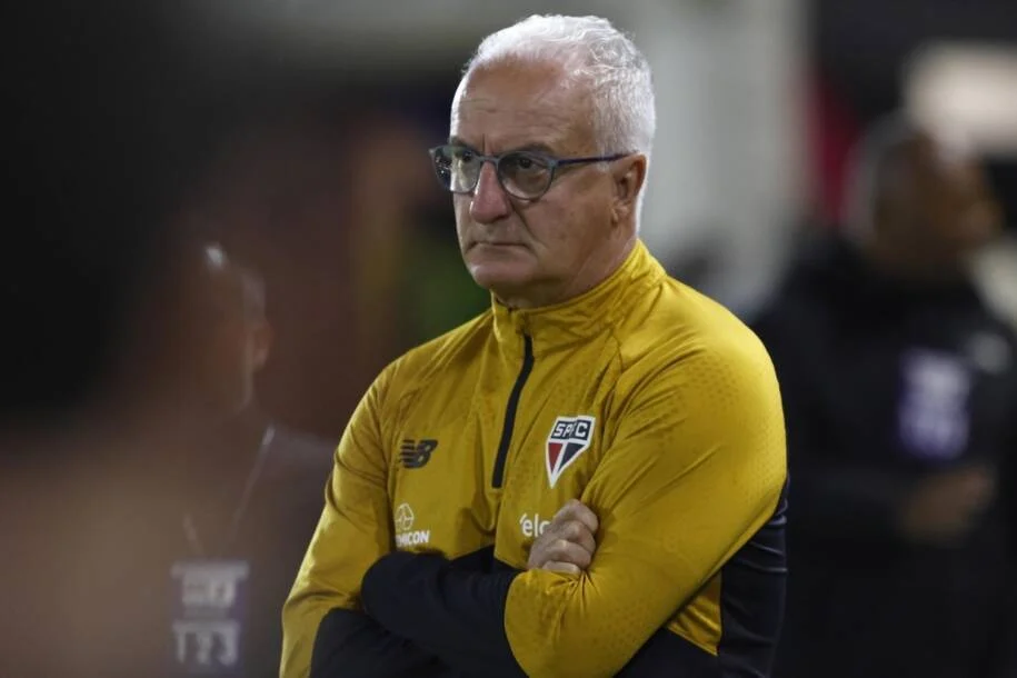 Dorival Júnior enfrenta crise: quase seis meses sem vencer adversário brasileiro
