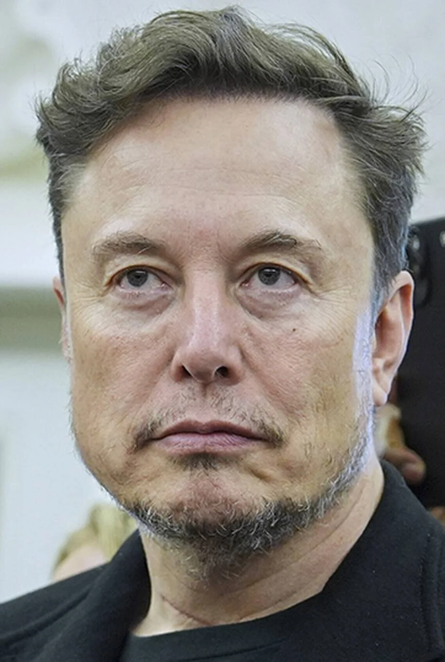 Elon Musk revela chip AI6 e Tesla enfrenta queda de lucro e dívidas crescentes