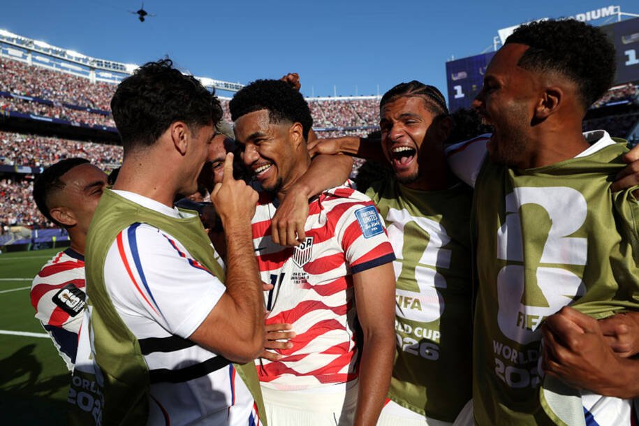 Estados Unidos elimina Bósnia-Herzegovina e avança com vitória decisiva no Mundial