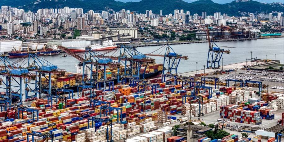 EUA investigam práticas comerciais do Brasil e propõem sobretaxa de 25%
