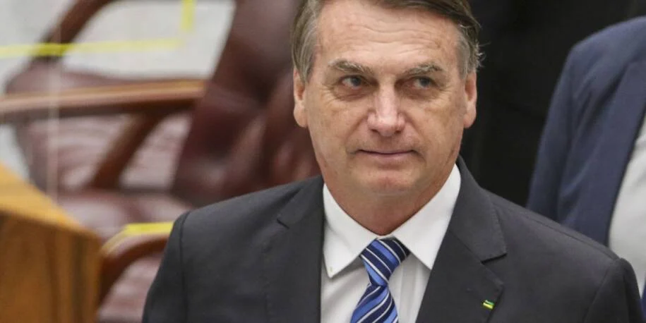 Exército entrega armas de Bolsonaro à PF, mas faltam duas; Moraes decide