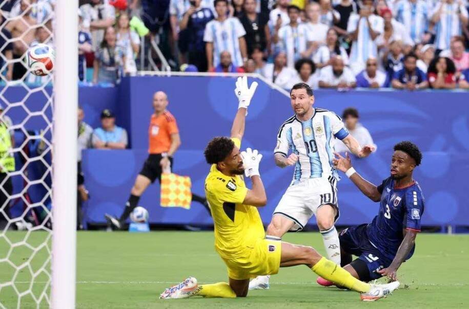 Federação do Egito pede afastamento de árbitros após polêmica derrota para Argentina