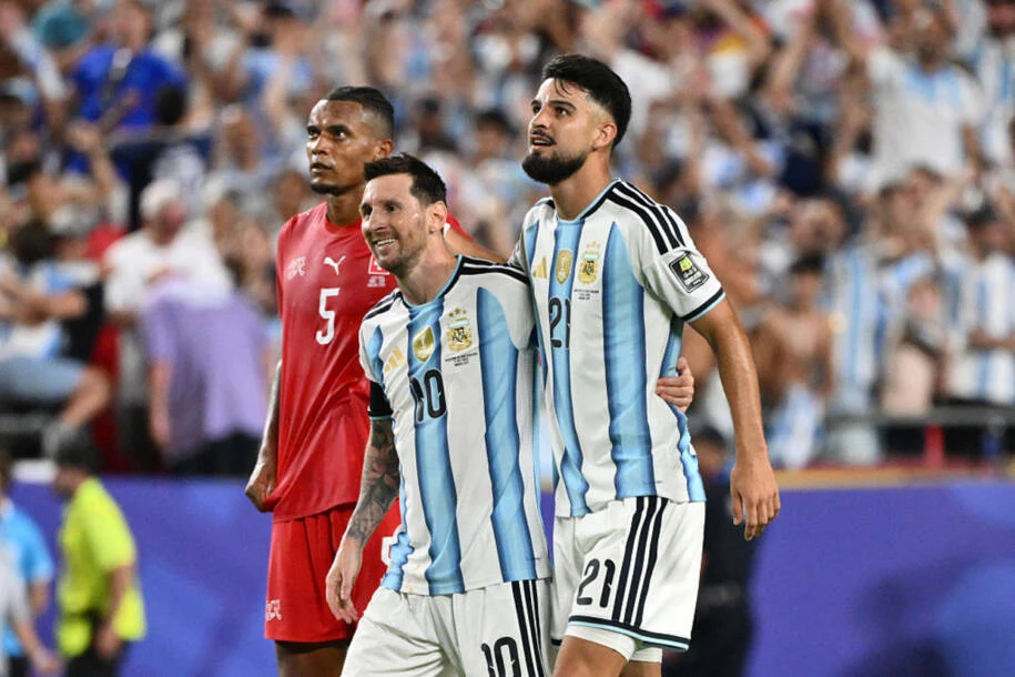 Flaco López brilha com assistência e Argentina vence Suíça na Copa do Mundo