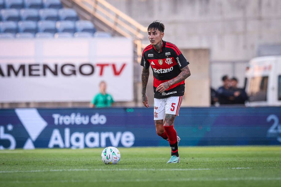 Flamengo ignora interesse de clubes dos EUA e Arábia Saudita por Pulgar