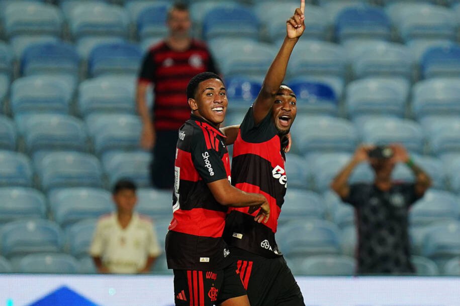 Flamengo vence Lausanne-Sport em Portugal e brilha com gols da base