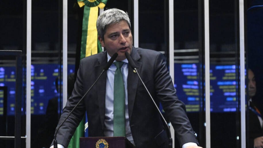 Flávio Bolsonaro anuncia Carlos Portinho como pré-candidato ao Senado no RJ