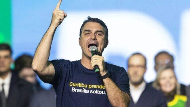 Flávio Bolsonaro critica Andrei Rodrigues e rejeita segurança da PF durante campanha