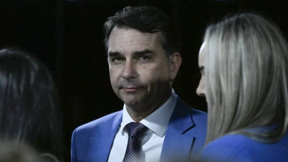 Flávio Bolsonaro enfrenta pressão com pesquisa do Gerp sobre substitutos para 2026