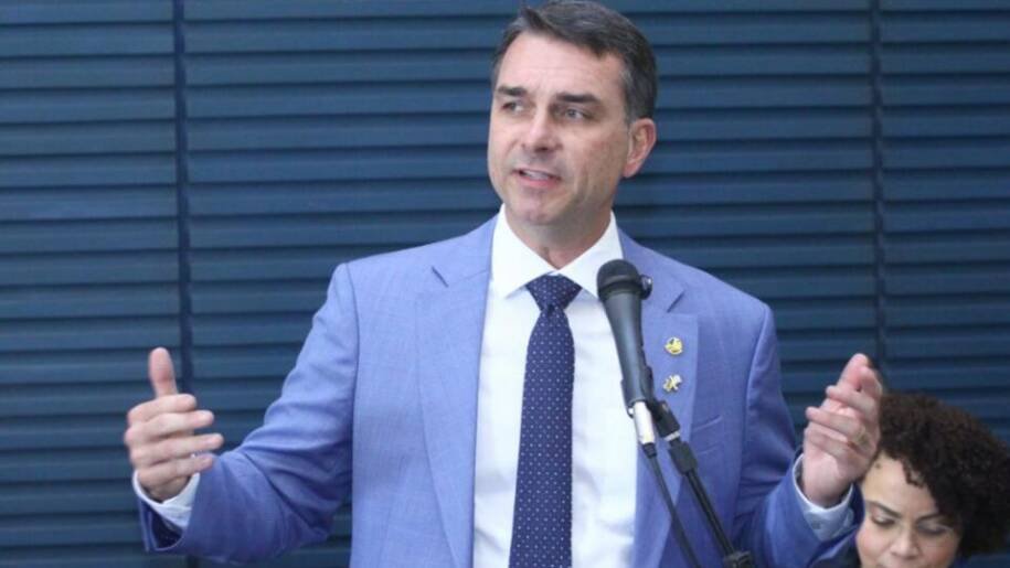 Flávio Bolsonaro lança 'Plano Brasil por Elas' com foco em proteção e empreendedorismo