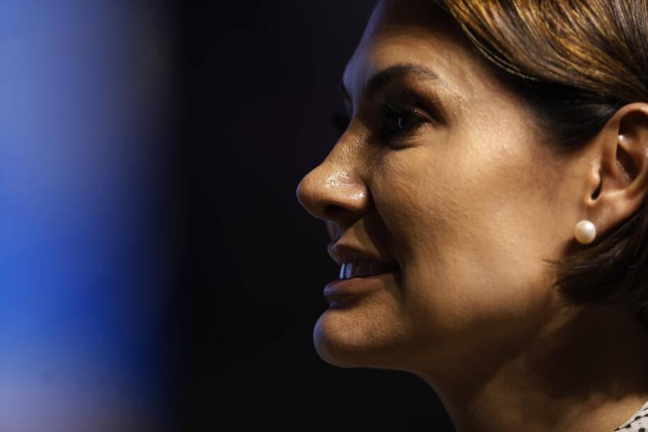 Flávio Bolsonaro pede desculpas a Michelle enquanto crise se agrava e candidatura balança