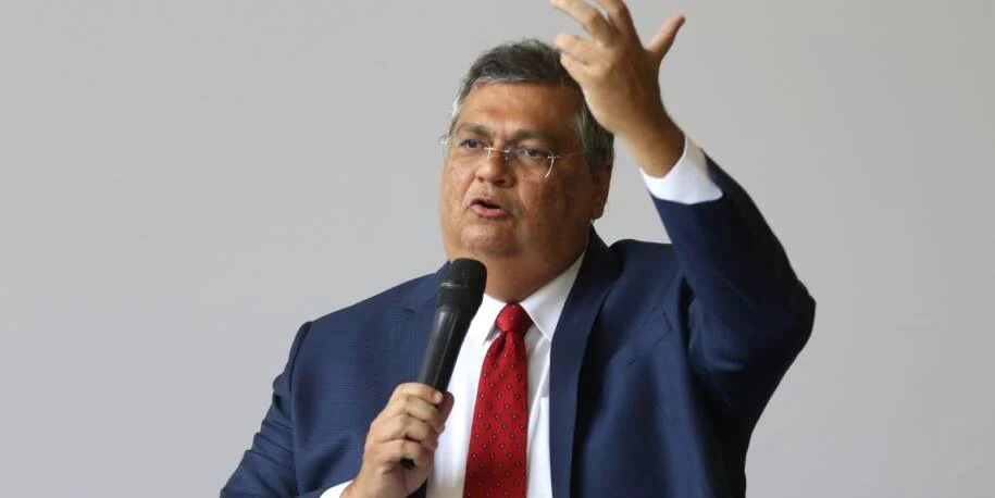 Flávio Dino bloqueia R$ 119 milhões de Valdemar Costa Neto em investigação