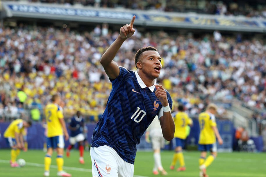 França elimina a Suécia com Mbappé e Olise em noite brilhante e avança