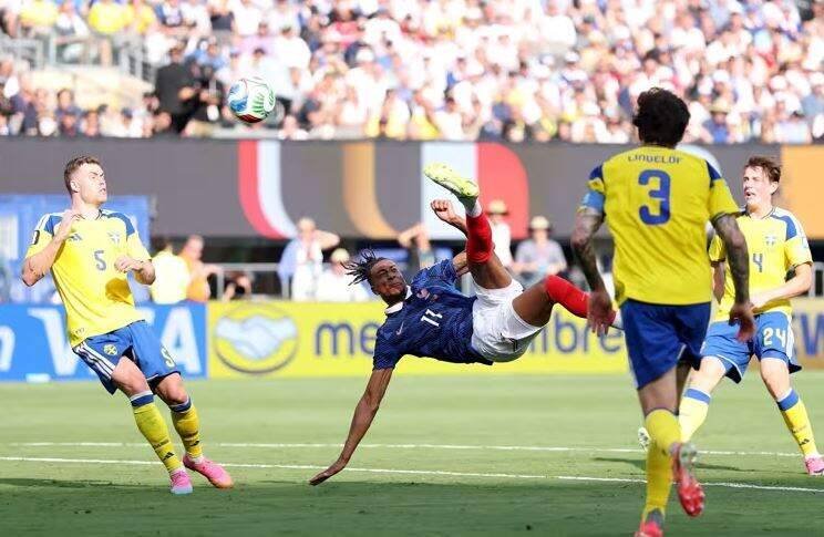 França elimina Suécia e se destaca com Mbappé após quedas da Alemanha e Holanda