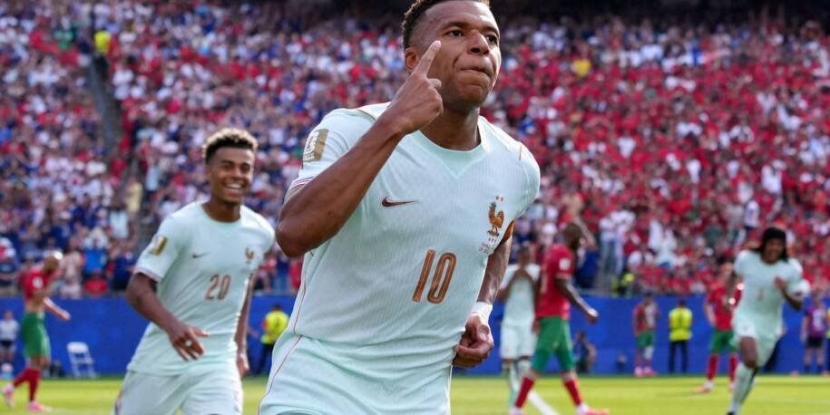 França vence Marrocos e garante vaga na semifinal da Copa com 2 a 0 em Boston
